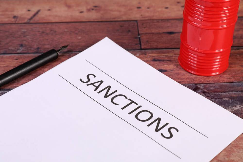 Ограничения на импорт и экспорт, введенные ЕС, США, Великобританией, Японией, Швейцарией, Канадой и Австралией на отношения с Россией.